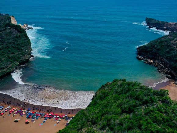 Pantai Baron Menyimpan Pasir Putih Nan Lembut