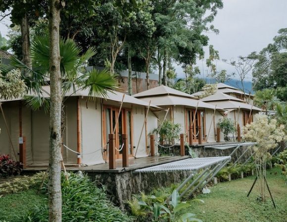 JSI Resort Glamping Plus Petualangan Jip