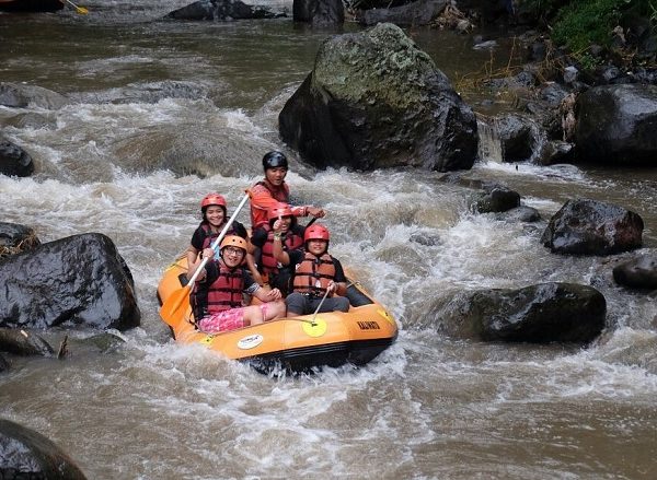 Rafting Sungai Brantas Meretas Enam Jeram