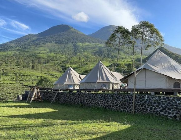 Sikembang Glamping di Lembah Gunung Sindoro