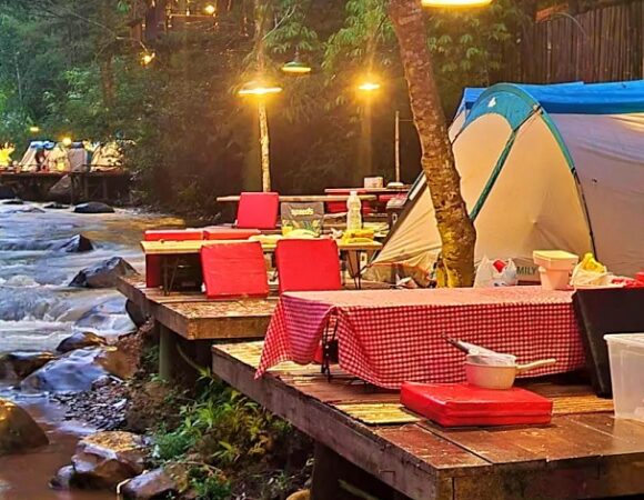 Pineus Tilu Glamping Tepi Sungai