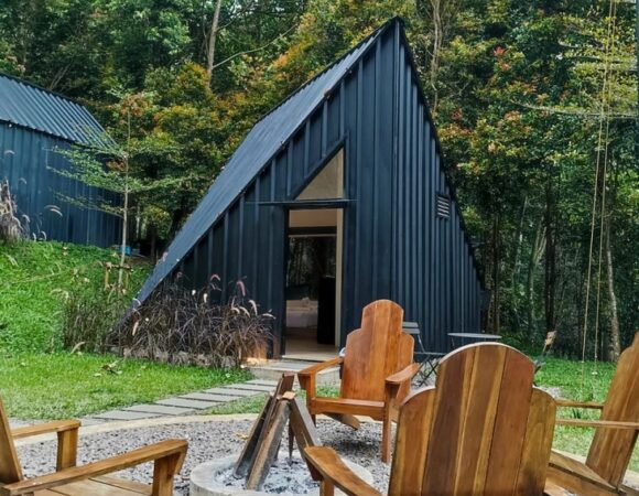 Mountain Cabin Glamping Lengkap di Lembang