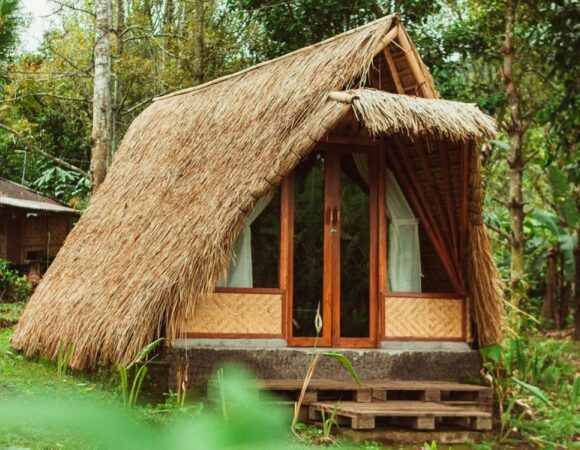 Da Kayu Glamping di Tengah Sawah