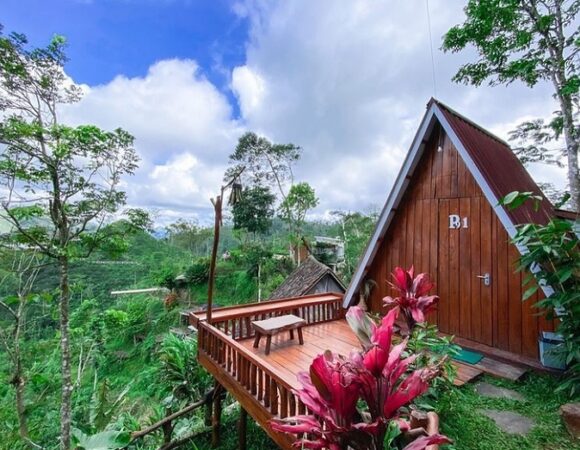 Puncak 9 Glamping di Bukit Ngisis