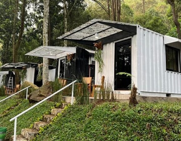 Tenggir Park Glamping Bekas Peti Kemas