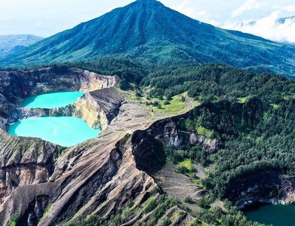 Tiga Roh di Danau Kelimutu NTT