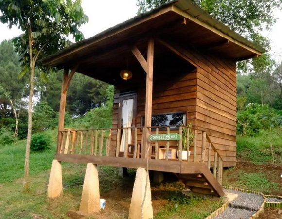 Panorama Hills Glamping Kabin Kayu di Cijeruk