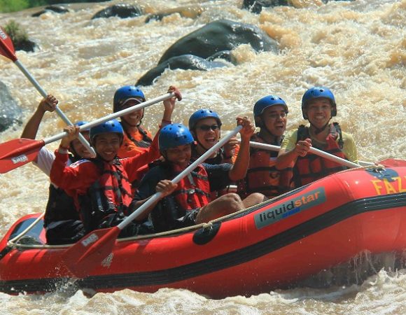 Rafting Magelang di Antara Dua Sungai