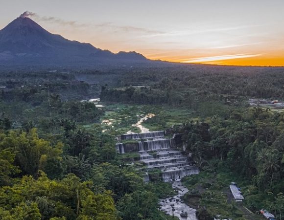 Berburu Foto di Grojogan Watu Purbo