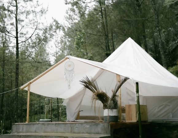 Filow Luxcamp Glamping Asik di Tengah Hutan