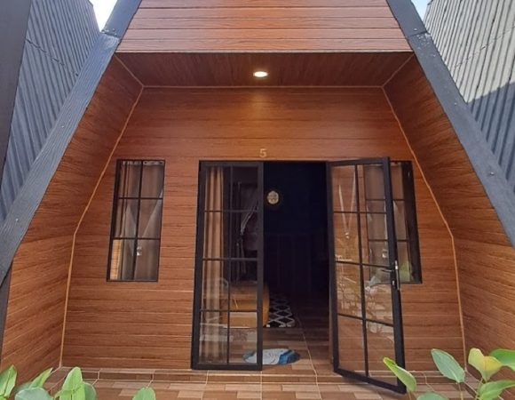 D’Svarga Glamping dan Resto Tengah Kota