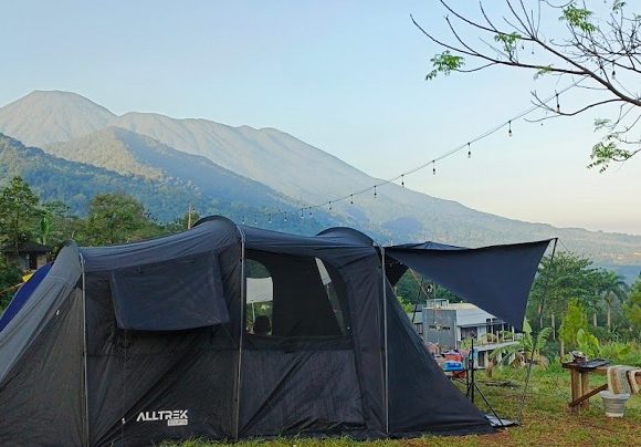 Bukit Cihulu Camping Ground Menatap Gede Pangrango